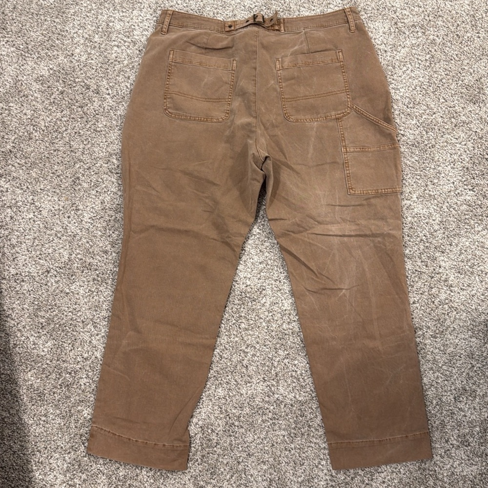 Old navy khaki utility pant - Picture 4 of 5